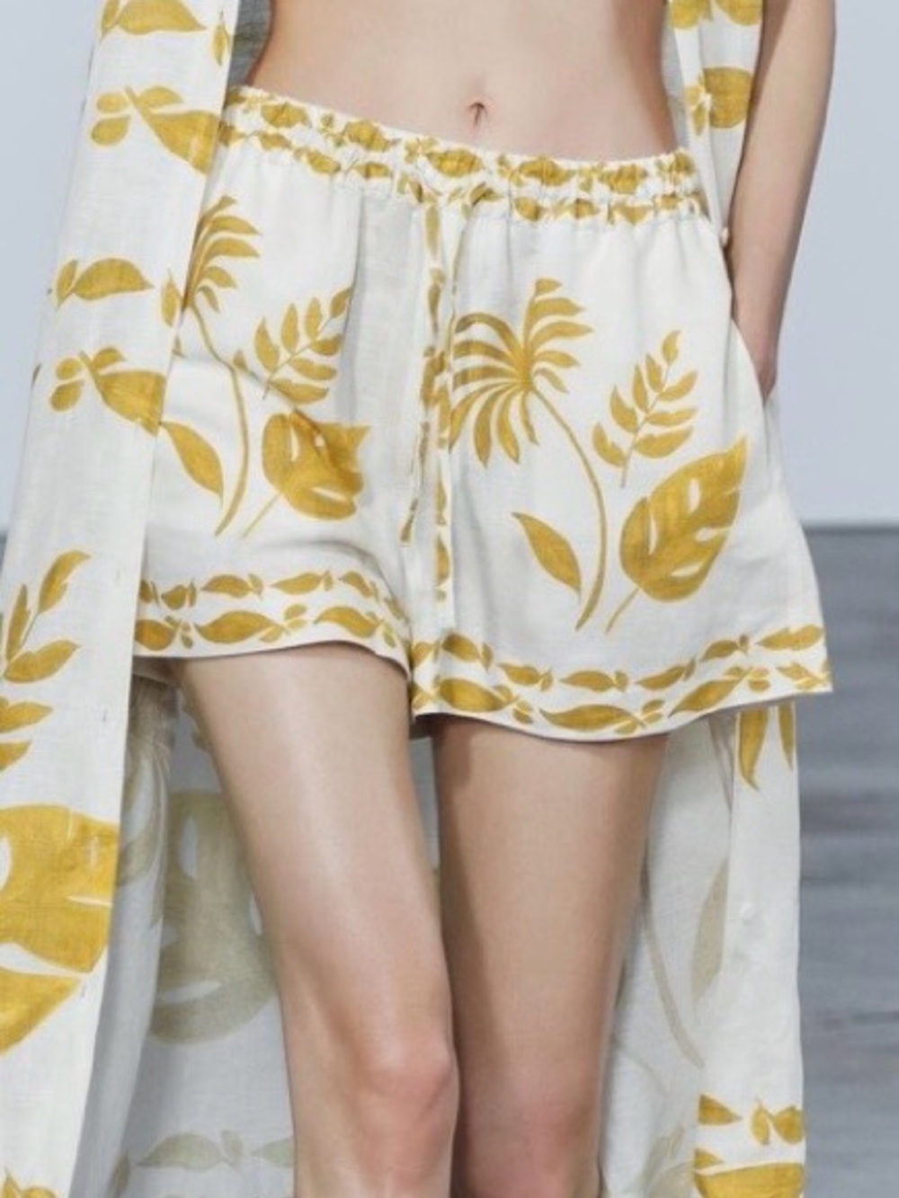 Zara ZW Collection Linen-Blend Shorts NWOT Mustard Tropical Printed Resort L